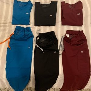 FIGS Scrub Set ONLY black. Top/L , Bottom/L Petite